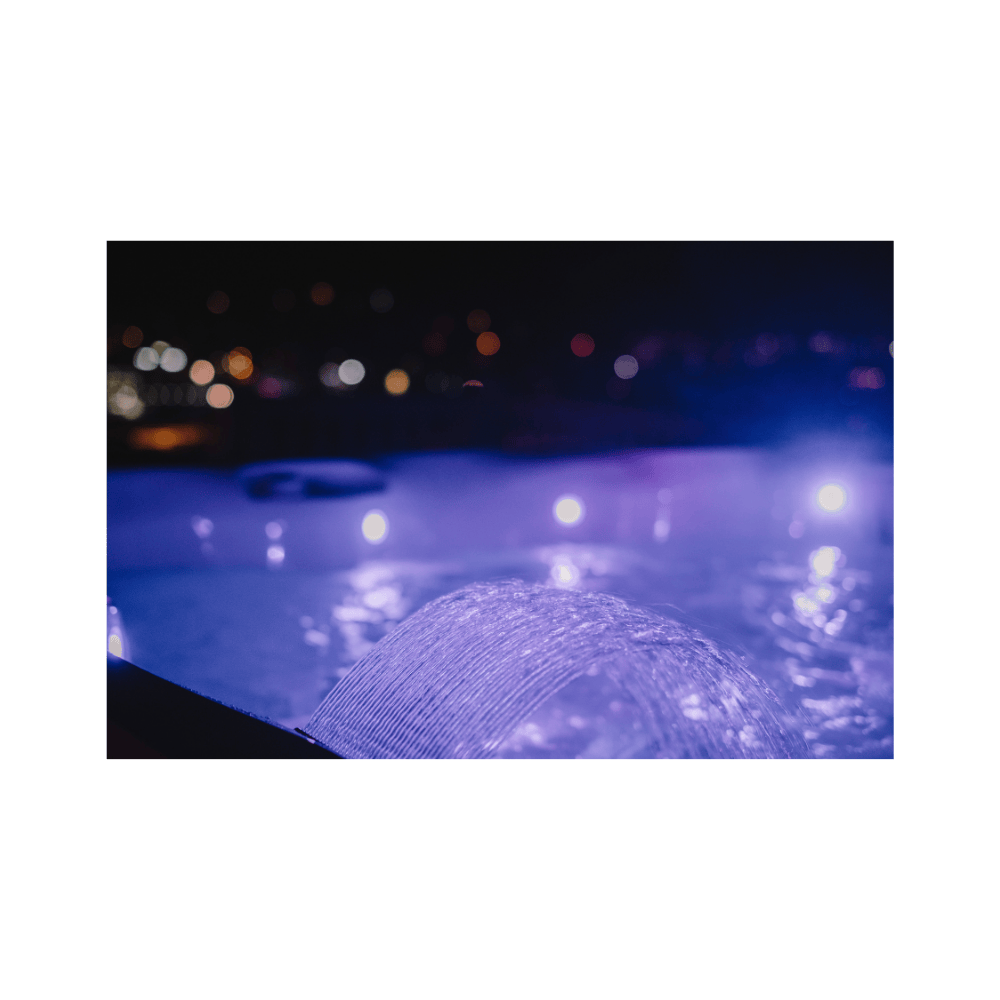 éclairage LED SpaGlo du spa Caldera Cantabria en ambiance nocturne