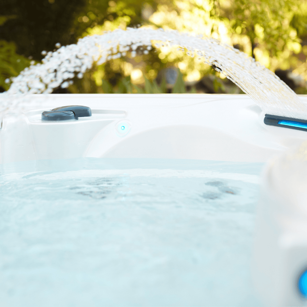 cascade Acquarella retroeclairee spa Caldera Martinique avec eclairage LED