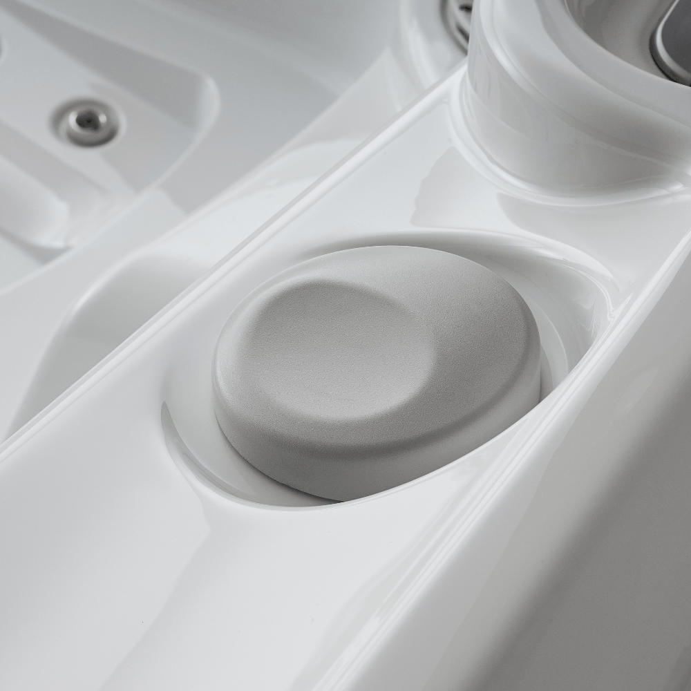 compartiment intégré pour cartouche  du spa Caldera Seychelles 6 places gamme premium