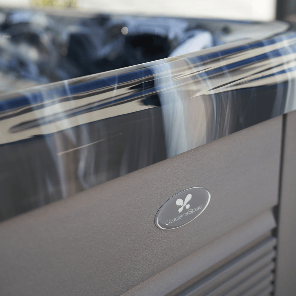 detail spa Caldera Vacanza Vanto coque acrylique Midnight Canyon et habillage exterieur design