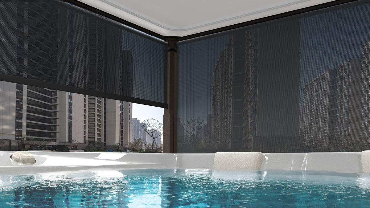 abri de spa Covana Evolution avec ses toiles retractables fermees