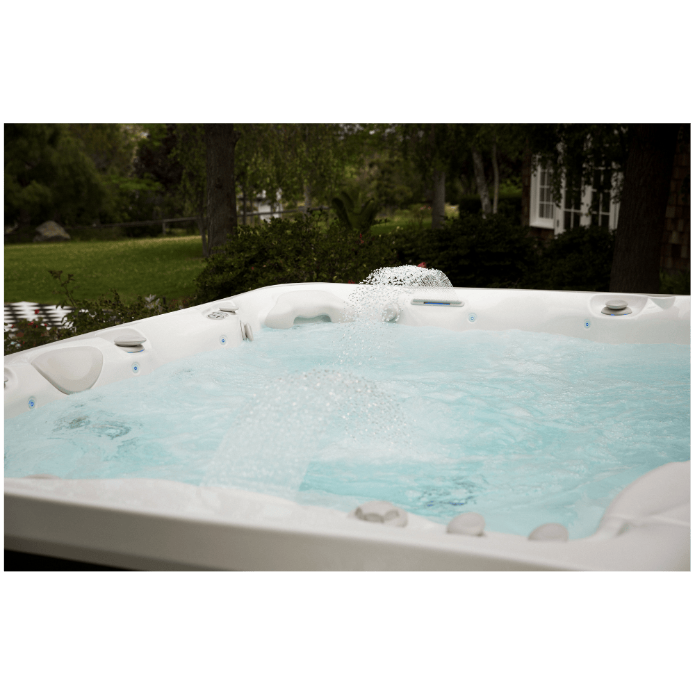 spa Caldera Cantabria Utopia 8 places en extérieur avec jets actifs et eau turquoise