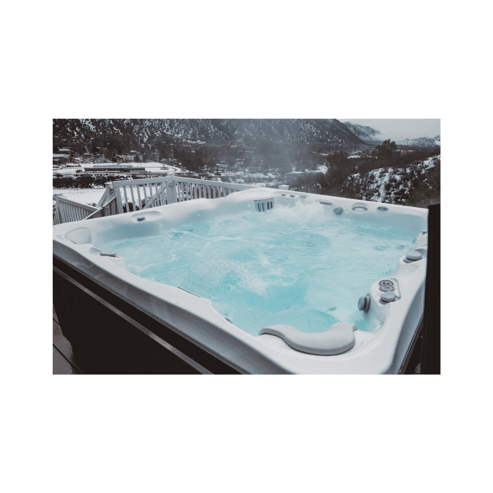 spa 8 places Caldera Cantabria installé en terrasse avec vue montagne