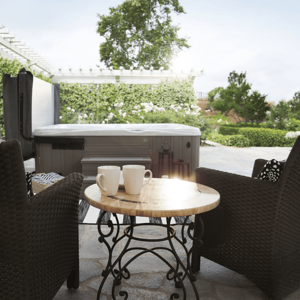 spa Caldera Paradise Kauai ouvert sur terrasse exterieure format compact 213 x 165 cm habillage EcoTech
