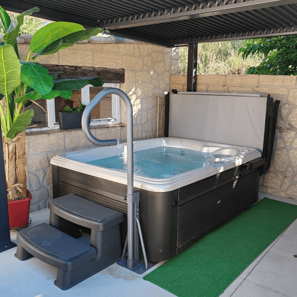 spa Caldera Vacanza Celio 3 places en fonctionnement sous abri avec couverture relevee