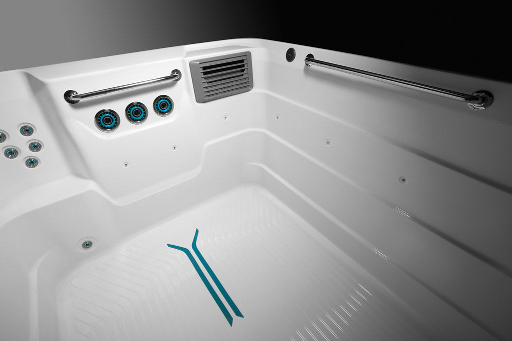 gros plan sur les buses de massage du spa de nage R200 pour hydromassage cible
