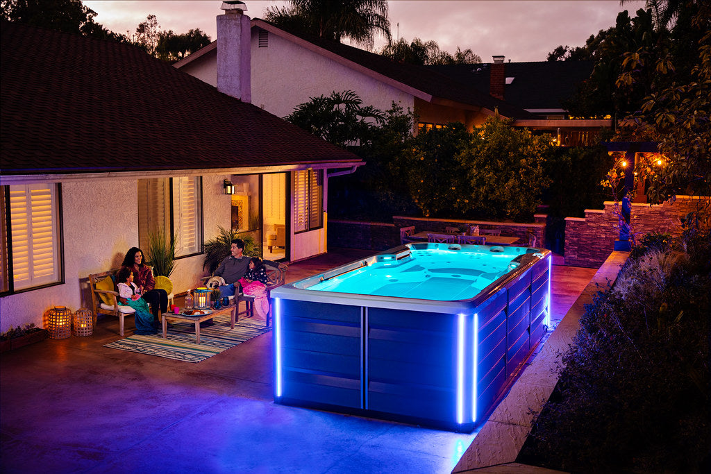 spa de nage Endless Pools X500 éclairé de nuit avec LED multicolores