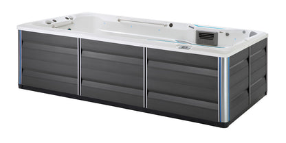 vue latérale du spa de nage Endless Pools X500 avec structure et finitions
