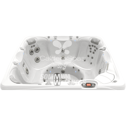 interieur du spa Caldera Reunion 7 places avec disposition des 38 jets hydromassage et espace massage pieds central