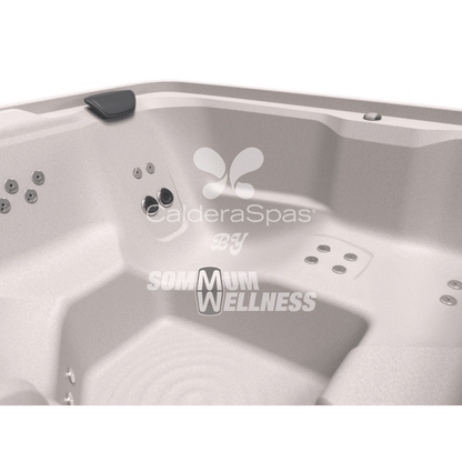 vue detaillee des assises et jets hydrotherapeutiques du spa caldera entice
