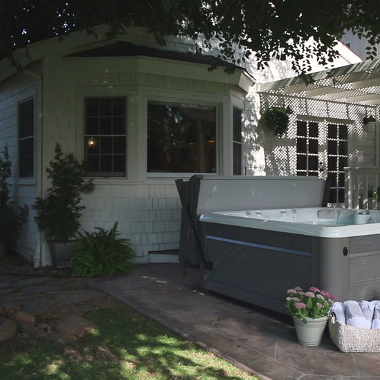 spa Caldera Reunion 7 places installe en terrasse exterieure avec habillage EcoTech design contemporain