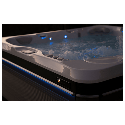spa Caldera Utopia Geneva éclairage LED ambiance nocturne de luxe