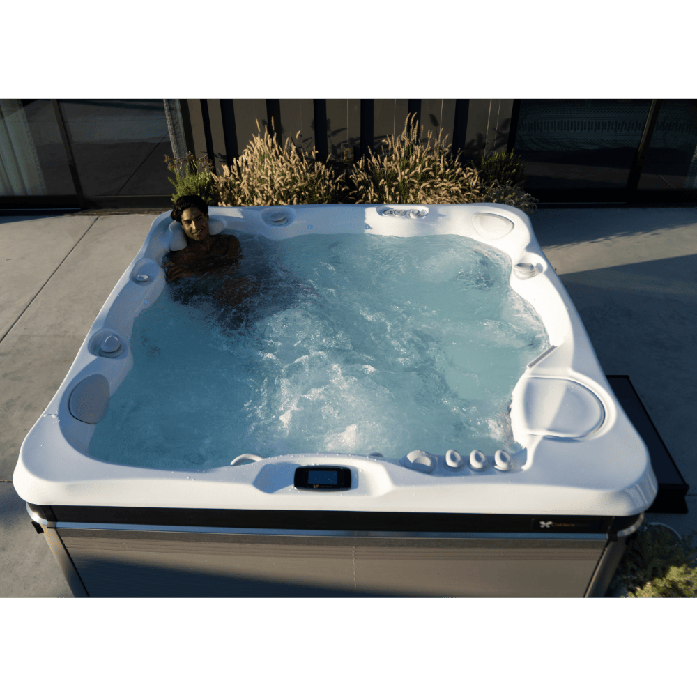 séance d’hydrothérapie dans spa Caldera Utopia Geneva extérieur moderne