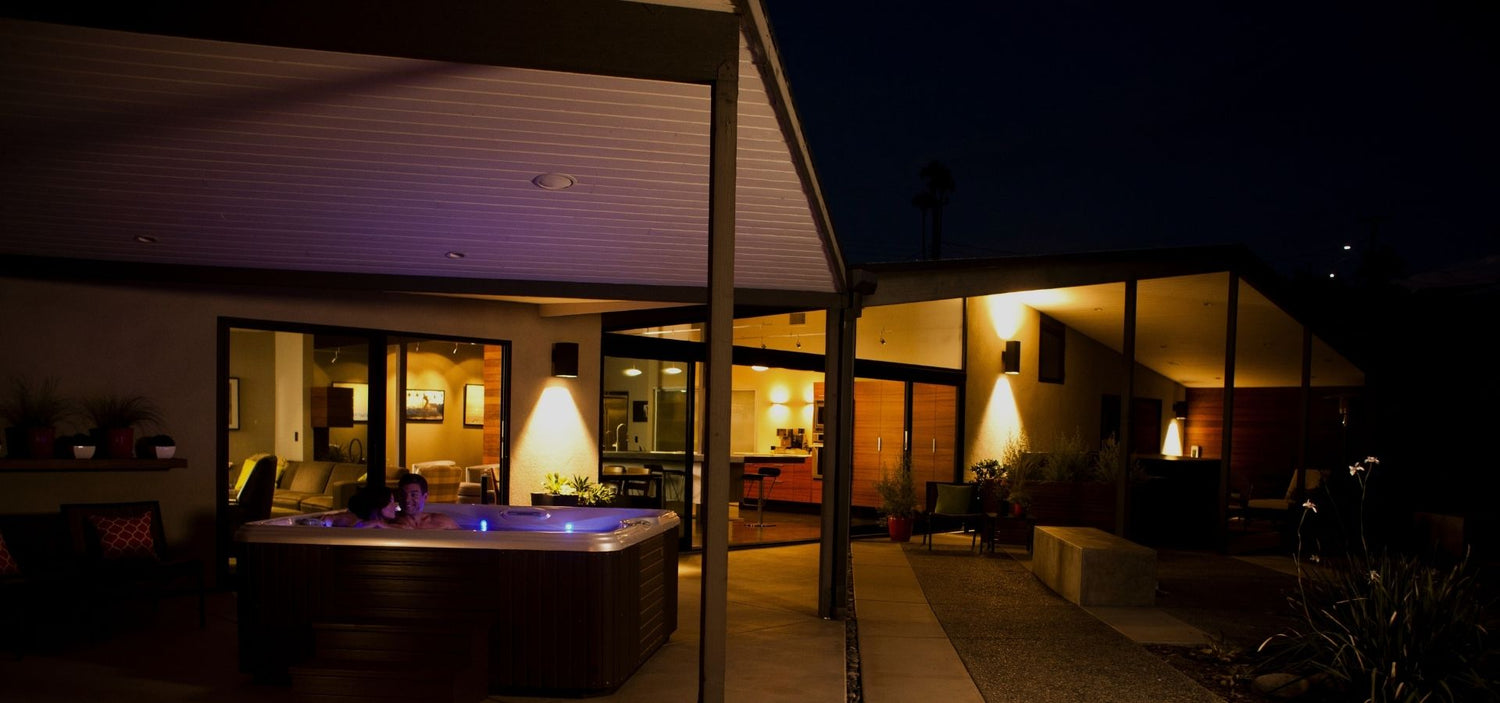 Spas Caldera en eau avec couple en soirée
